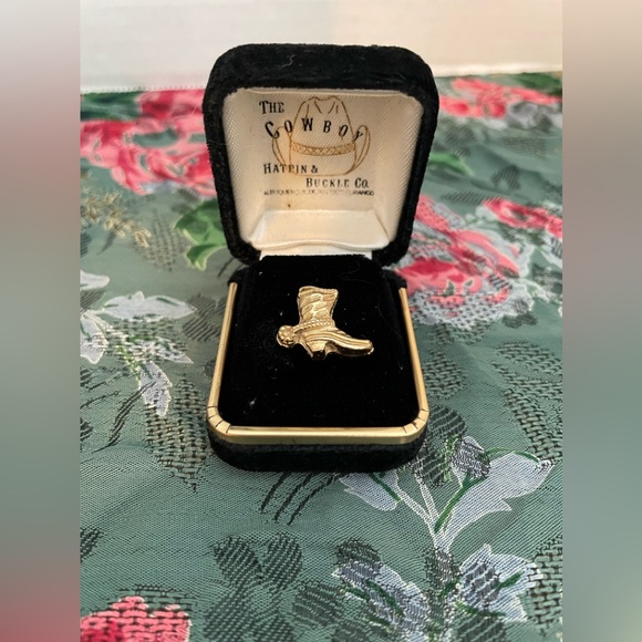 The Cowboy Hatpin & Buckle Co. | Accessories | Vintage The Cowboy ...